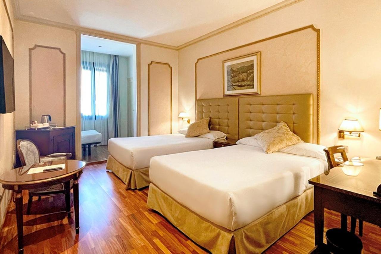 Hotel Roger De Lluria Барселона Екстер'єр фото